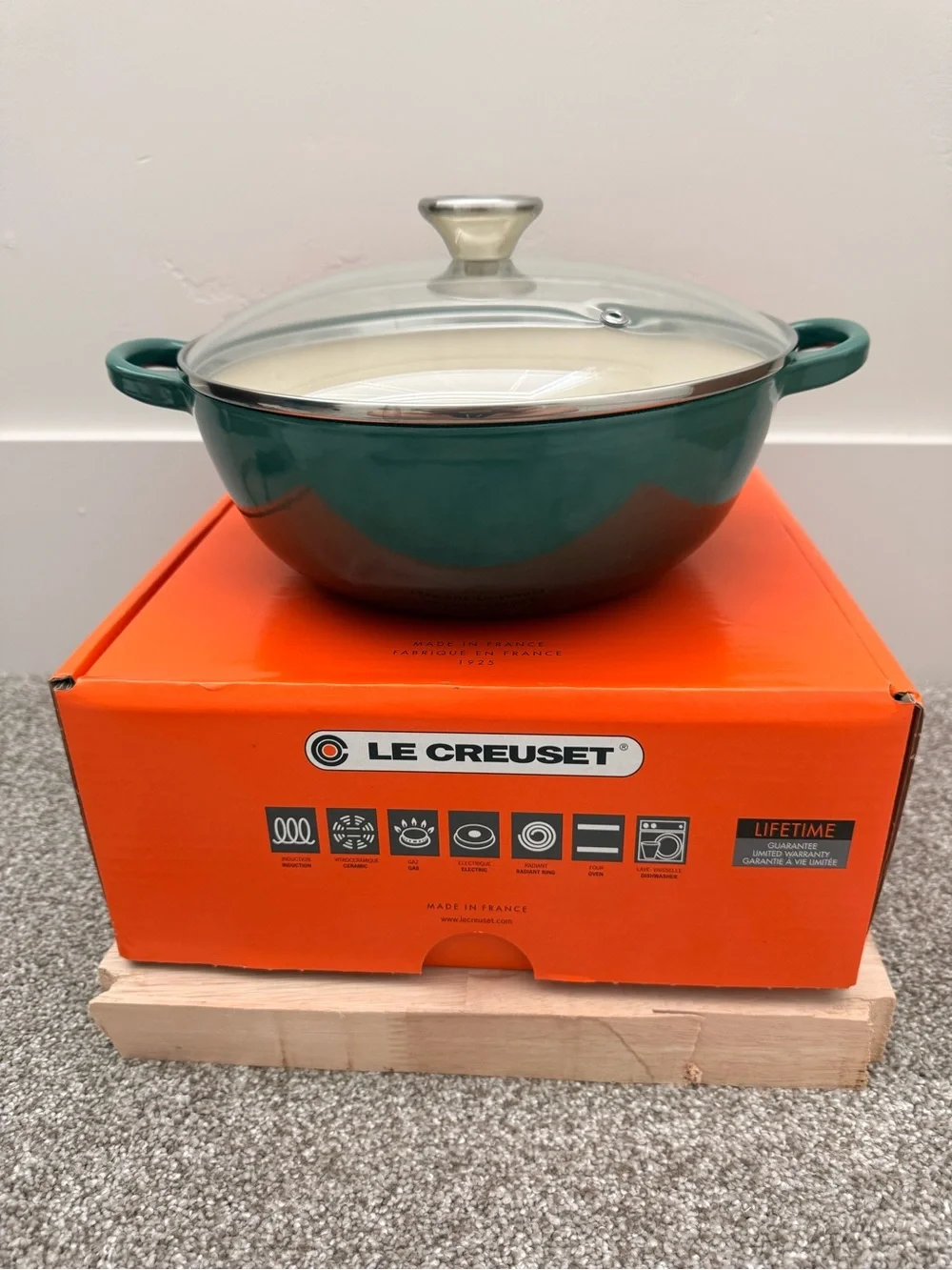 Le Creuset Artichaut Stoneware  with Glass Lid